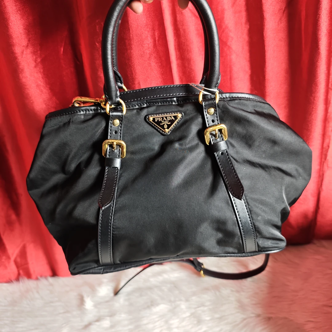 95新 Prada/普拉达 手提斜跨包/ZH05825015/修复品/5015