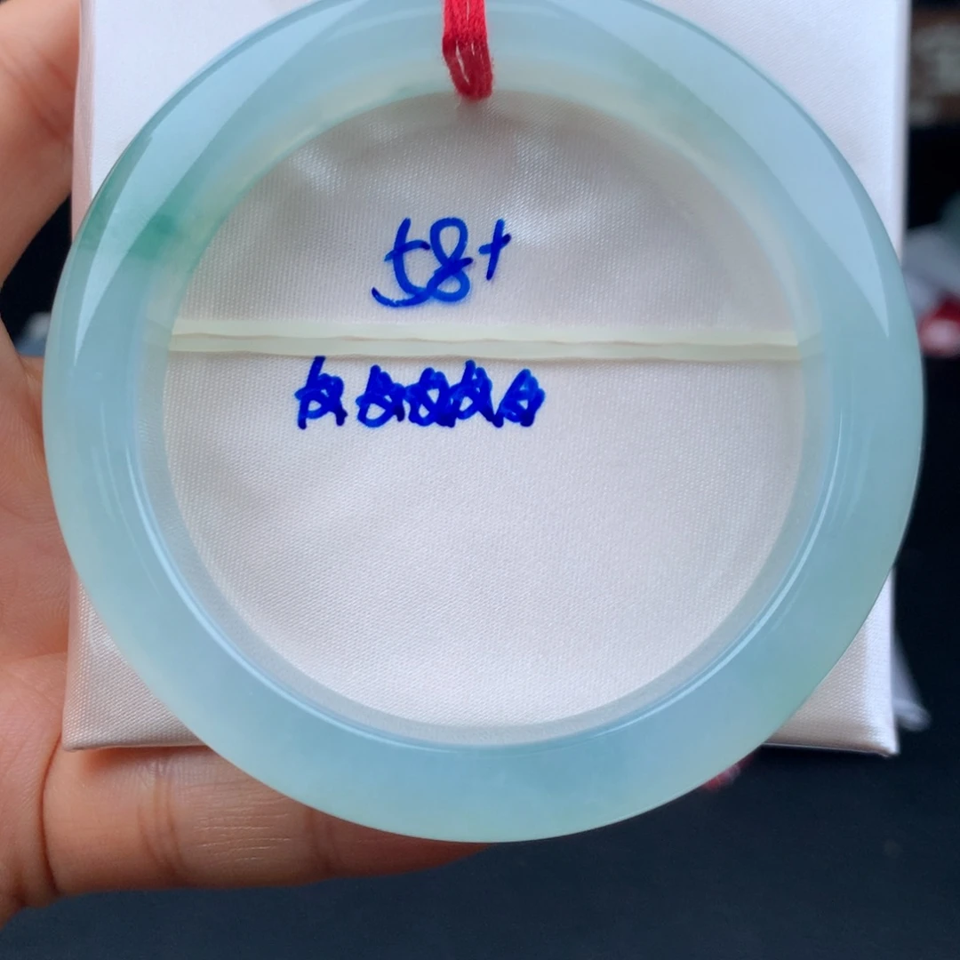 翡翠手镯未镶嵌冰蓝飘花