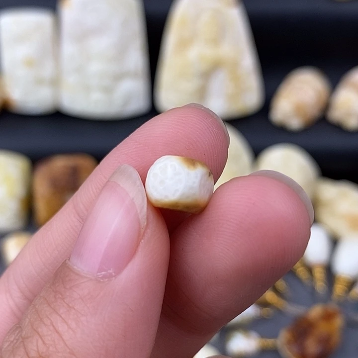 琥珀未镶嵌裸石8白蜡六方微瑕