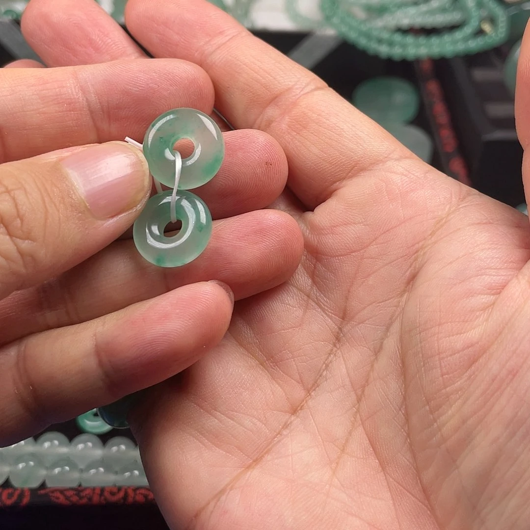 石英质玉耳坠未镶嵌