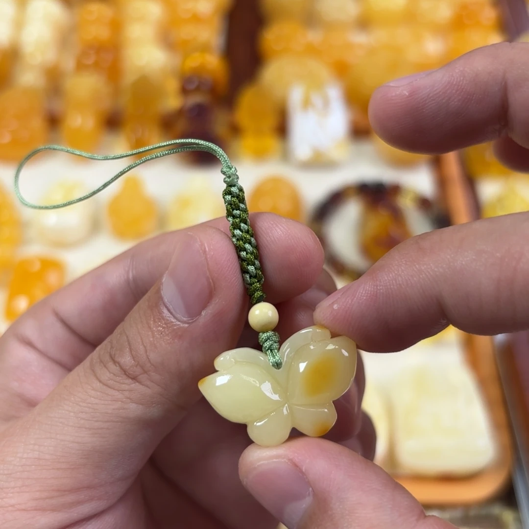 裸石蜜蜡未镶嵌蝴蝶