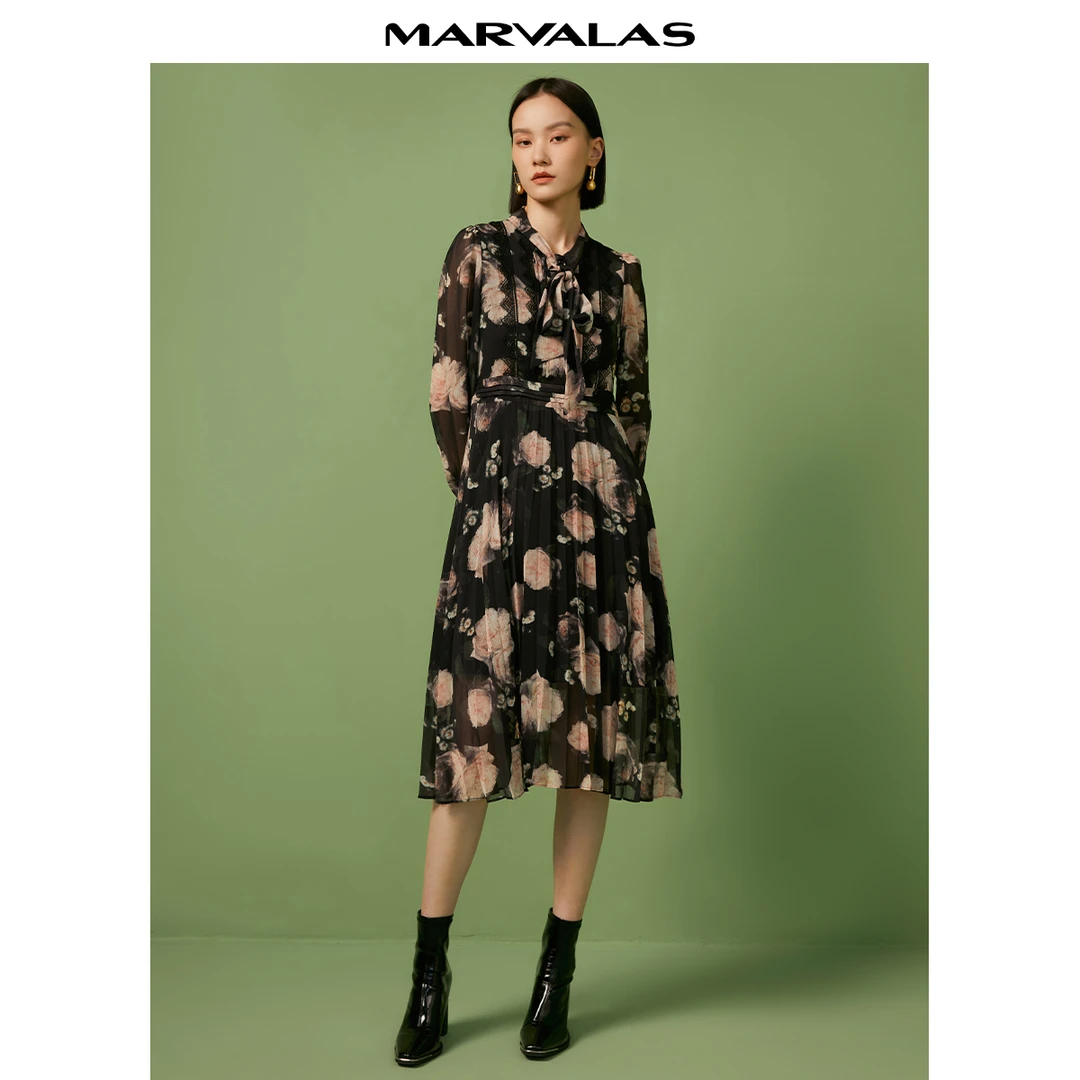 【商场同款】曼德诗印花连衣裙女碎花压褶中长裙法式M530228