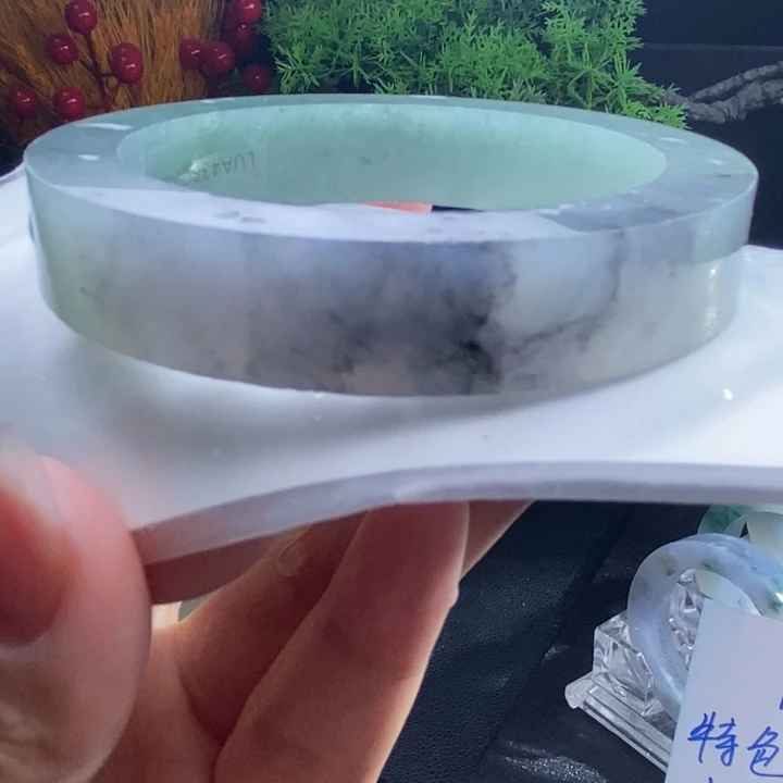 定制翡翠未镶嵌翡翠手镯