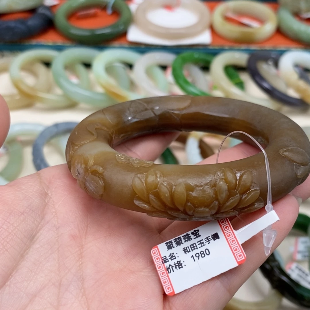 很***妮未镶嵌手镯和田玉55定制