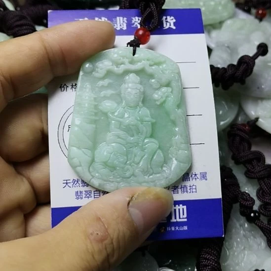 翡翠未镶嵌颈饰挂件