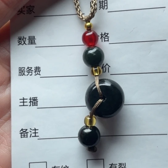 杨***生和田玉未镶嵌颈饰