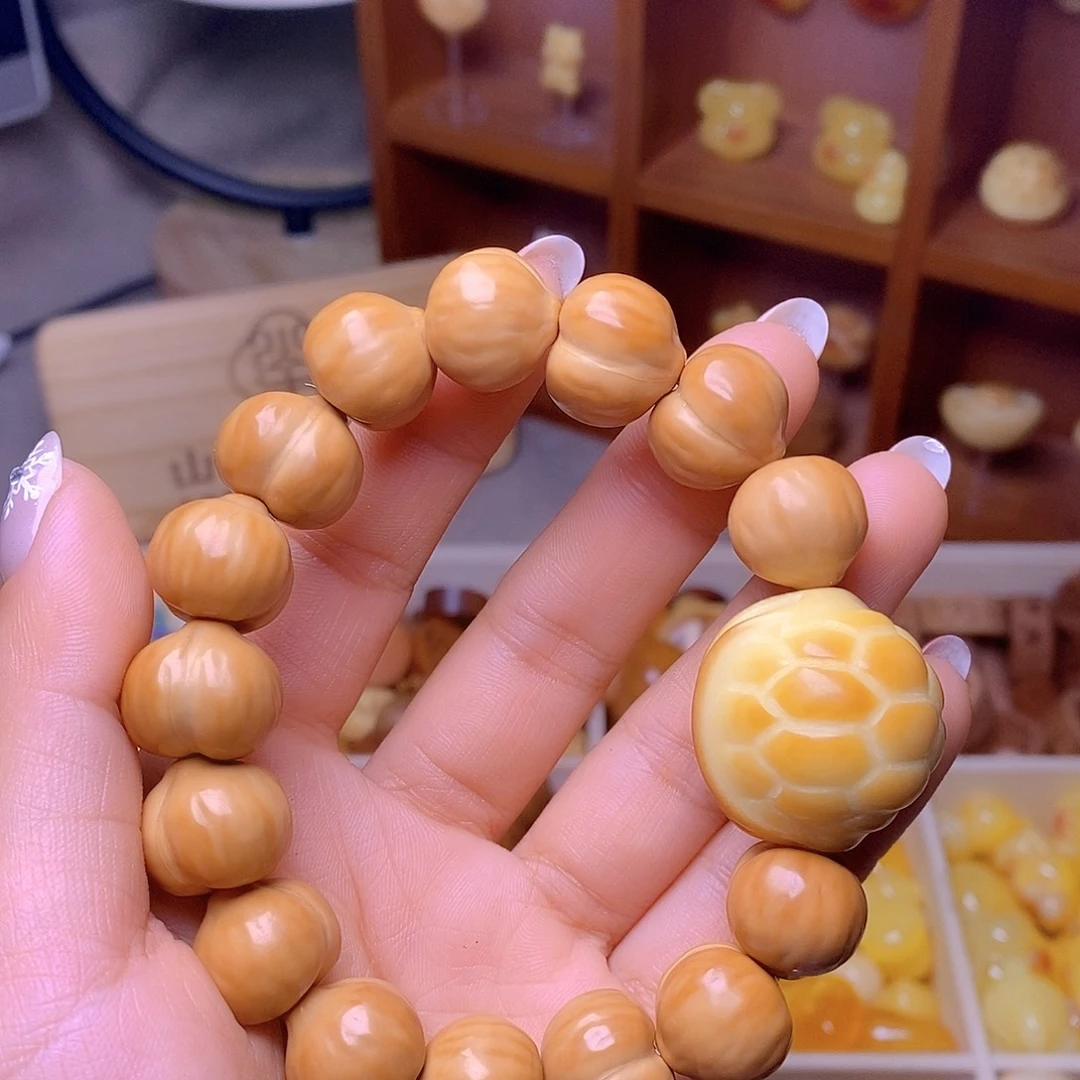 猴头核桃吊坠高定屁桃手串满配版