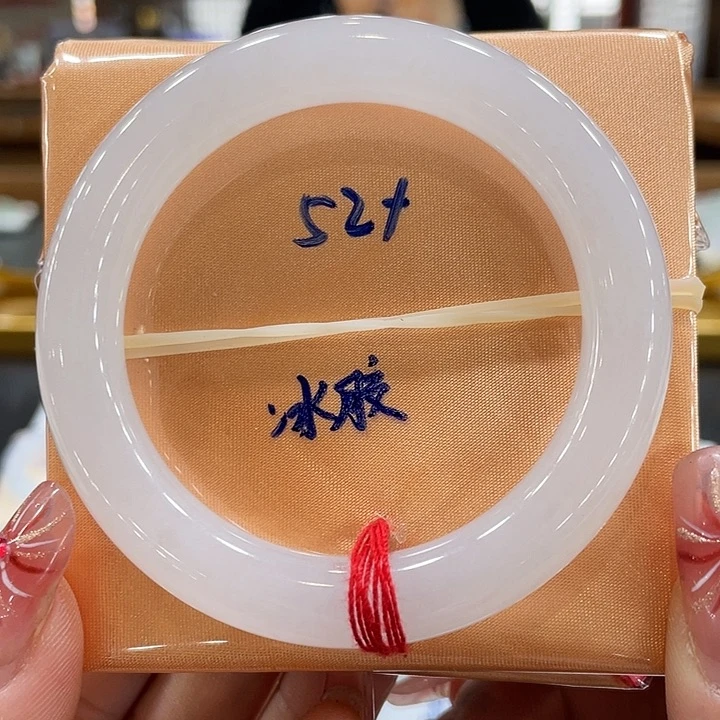 翡翠手镯未镶嵌翡翠手镯