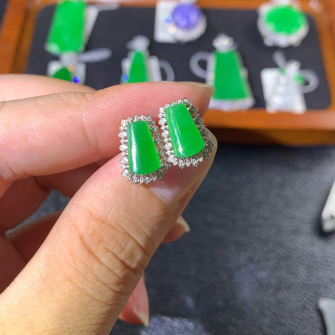 18K金镶嵌翡翠耳饰翡翠