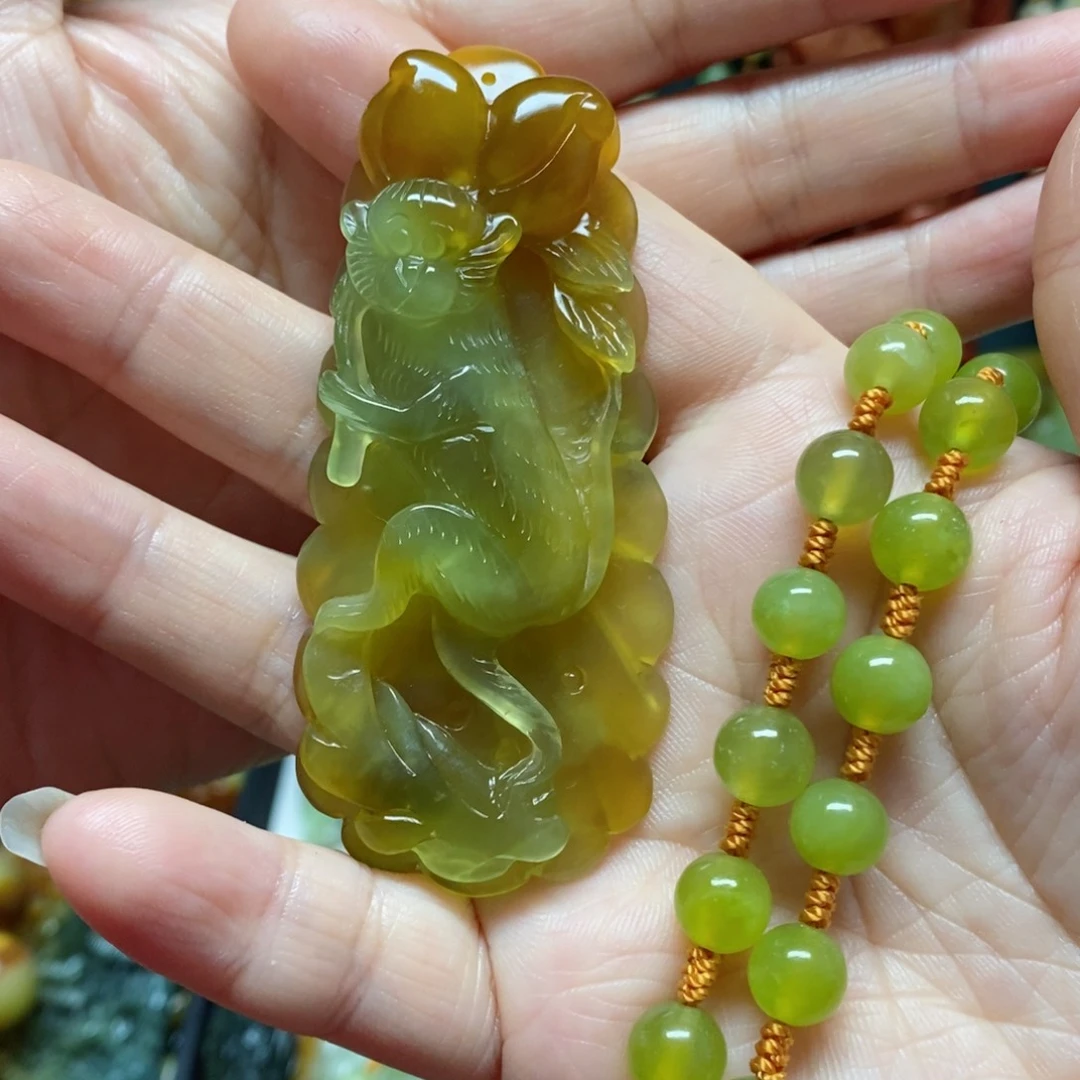 岫玉吊坠(赠链)未镶嵌九**姐