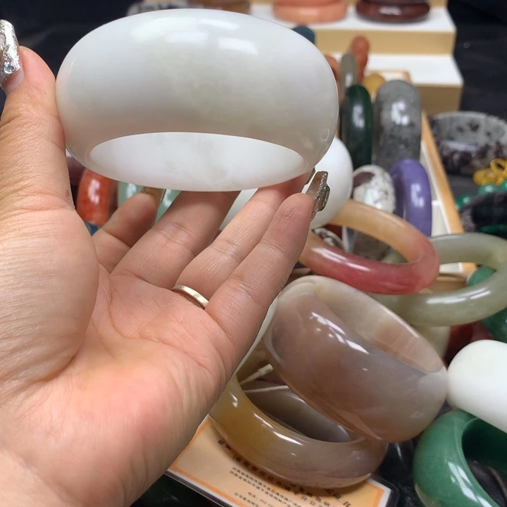 未镶嵌手镯石英质玉小*