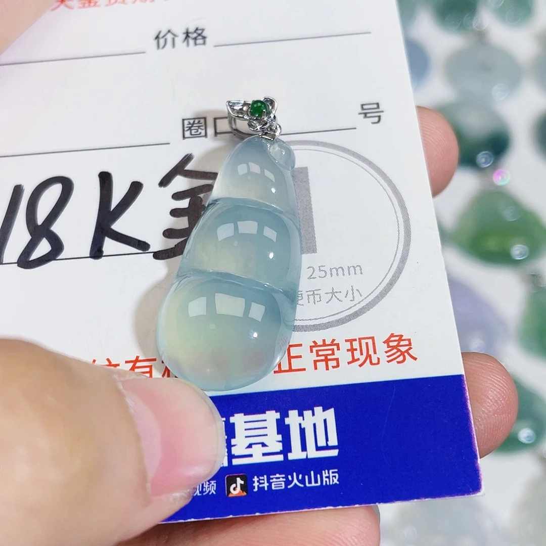 颈饰18K金镶嵌翡翠吊坠