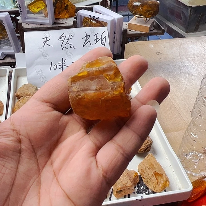 定制琥珀蒙****”天然琥珀虫珀