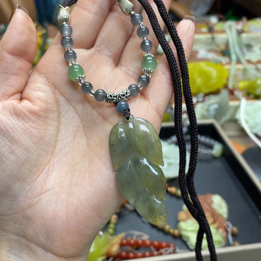 未镶嵌蛇纹石玉颈饰