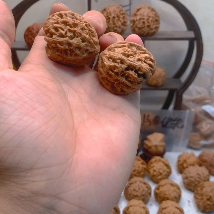 文玩核桃吊坠野牛天残脚