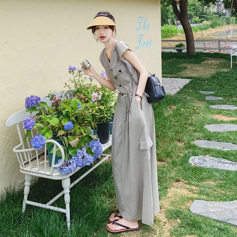 灰色无袖工装衬衫裙女2025夏季新款轻熟风收腰显瘦过膝及踝连衣裙