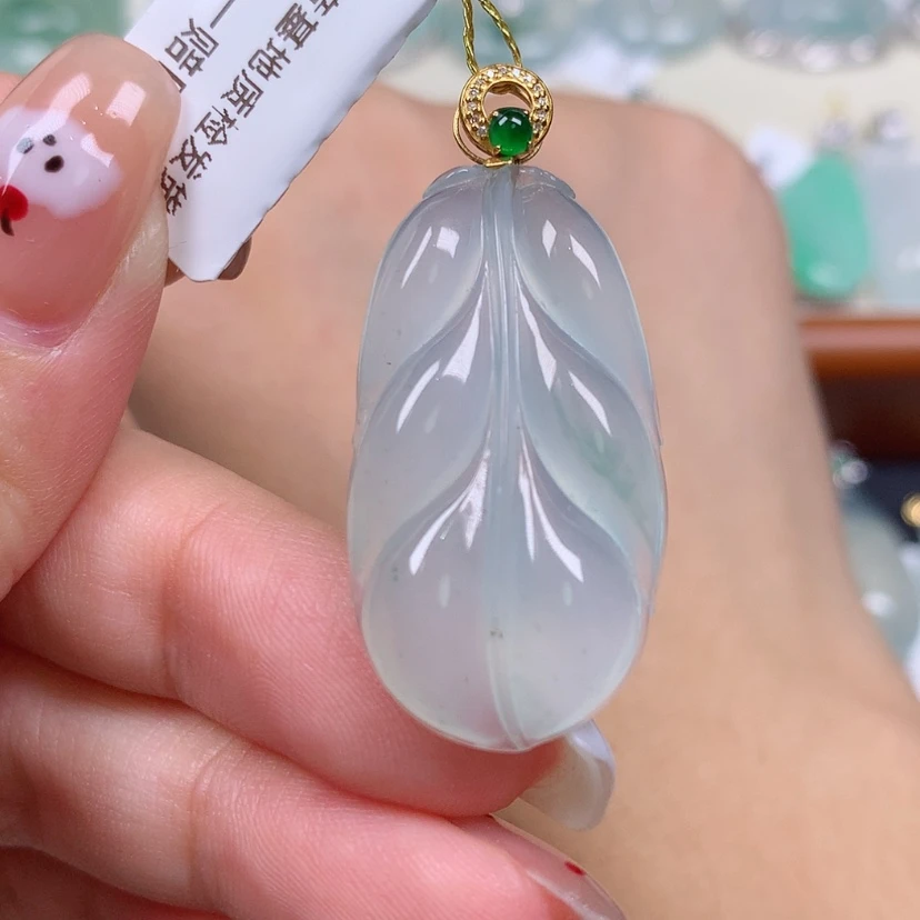 【闪购商品】翡翠18K金镶嵌颈饰叶子