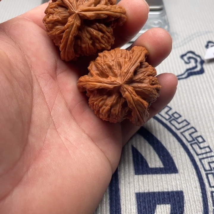 文玩核桃吊坠三棱