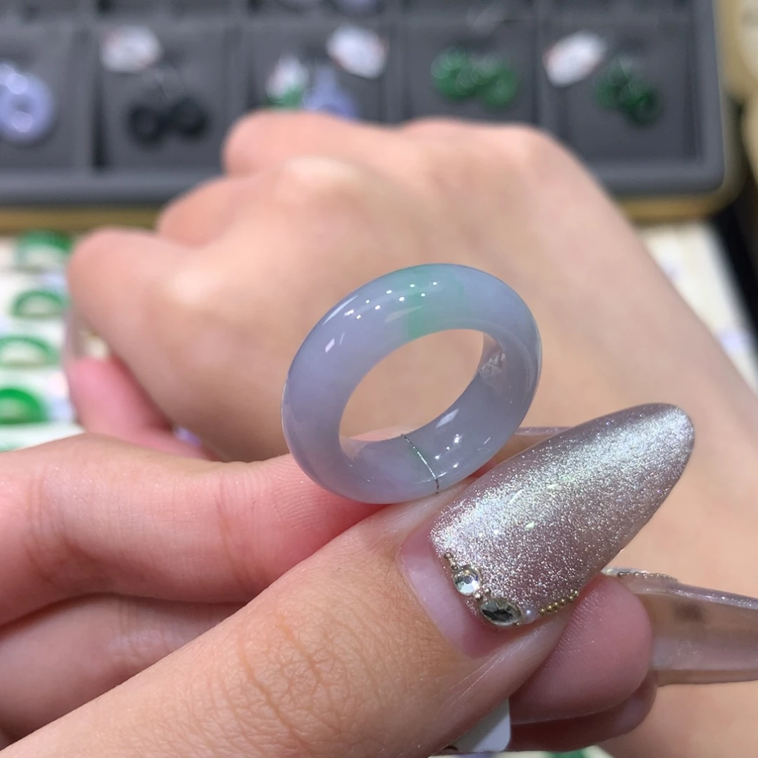 翡翠戒指未镶嵌请***么7-8春带彩可扩圈到15.5