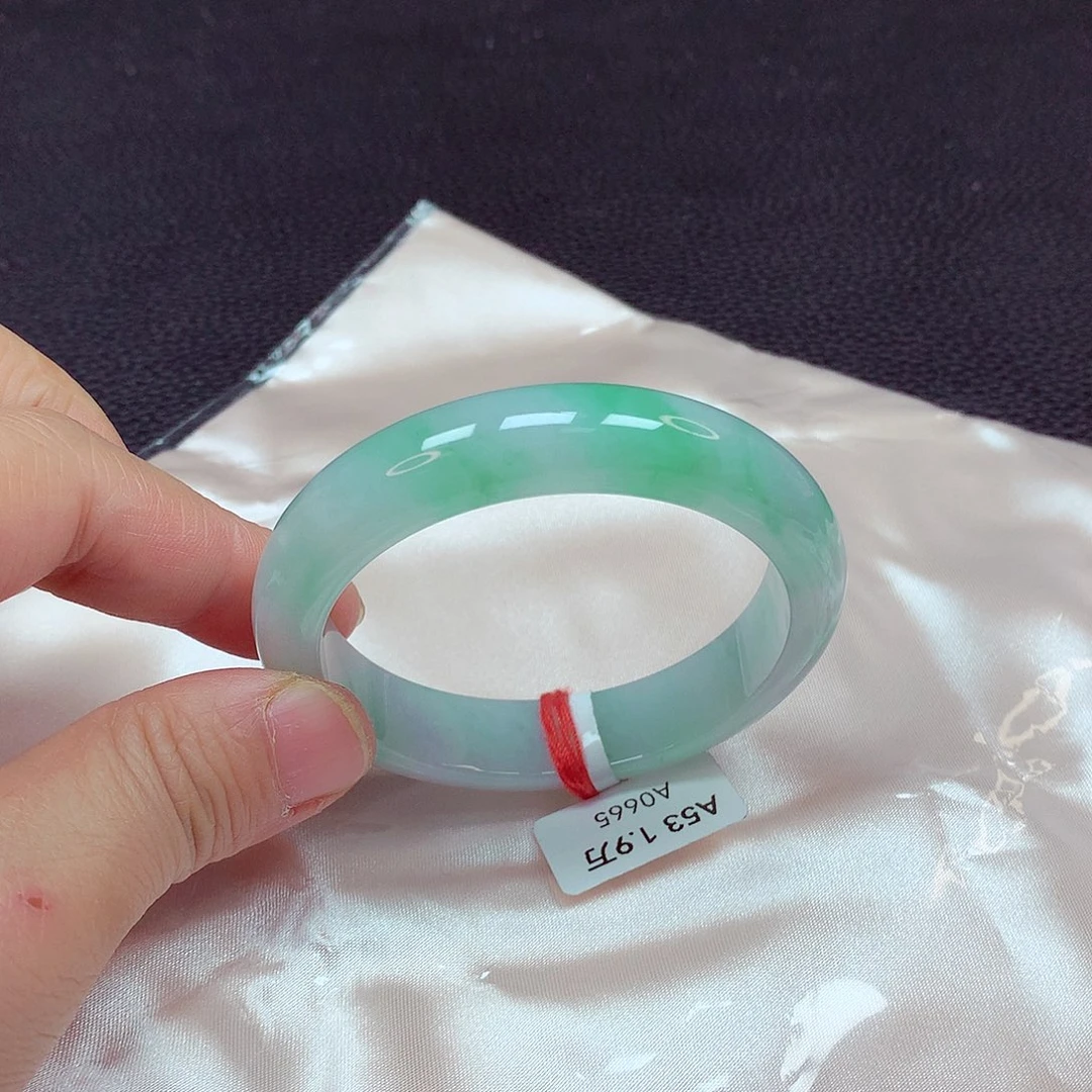 翡翠手镯未镶嵌手镯53