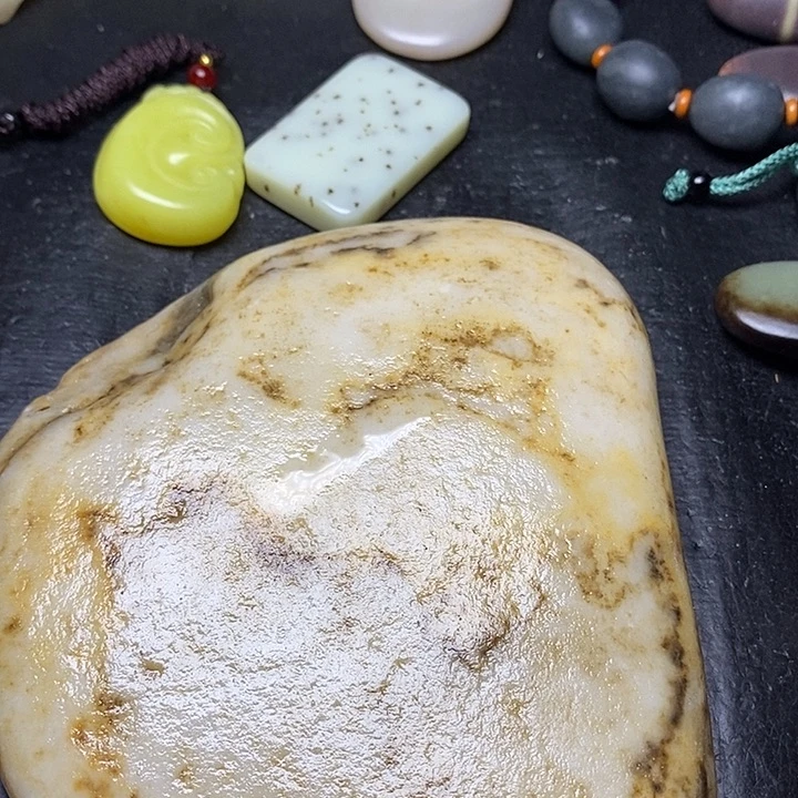 未镶嵌和田玉摆件