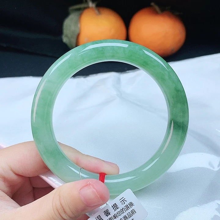 翡翠手镯未镶嵌56圈