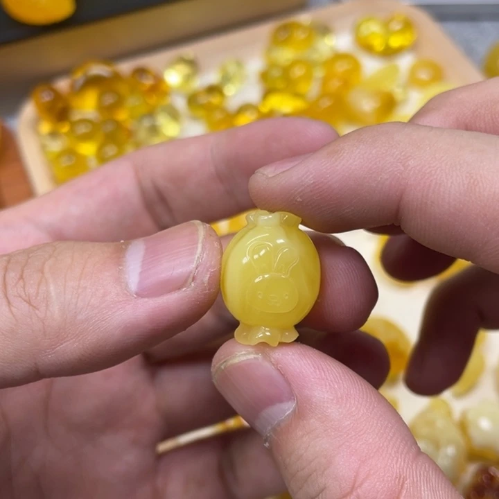 琥珀未镶嵌珠宝奇石