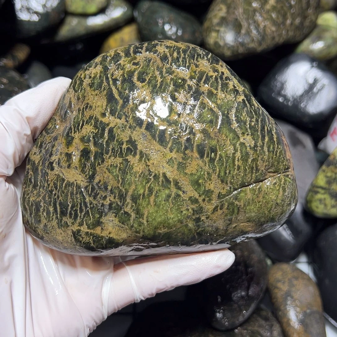 未镶嵌蛇纹石玉西藏藏玉药王石绿**山