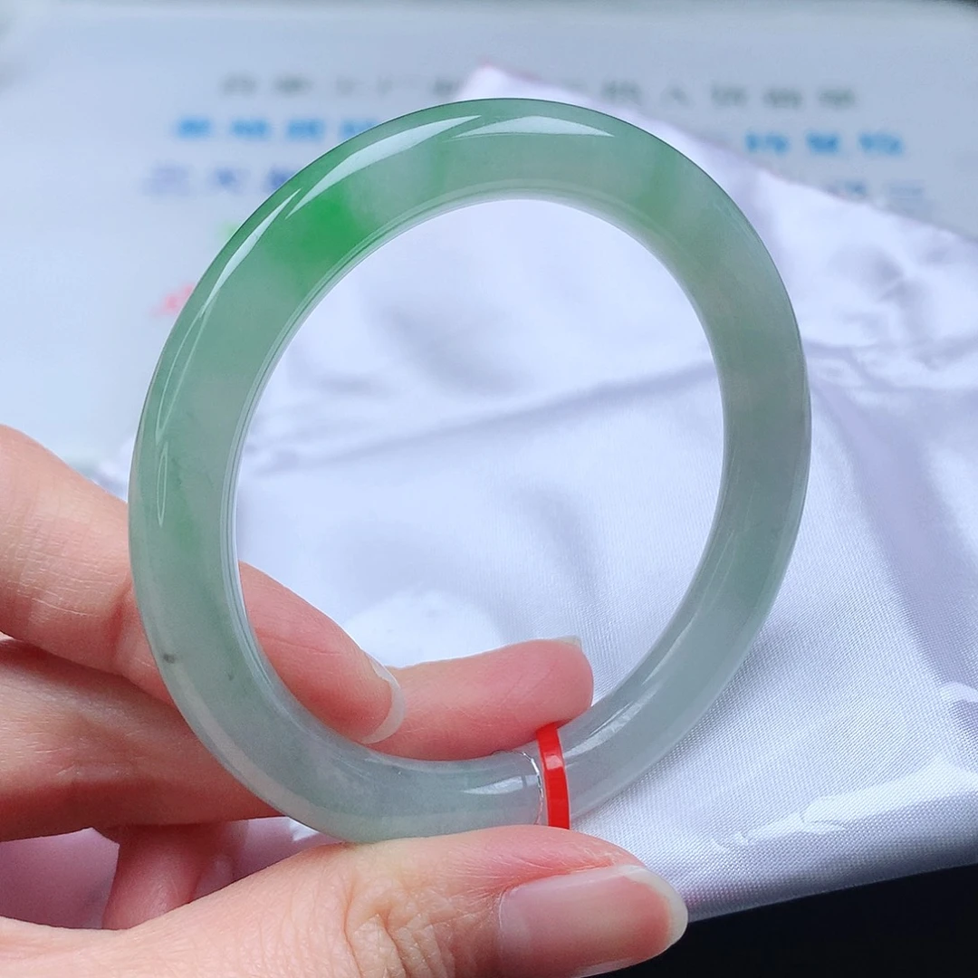 翡翠手镯（圆镯）未镶嵌53圆