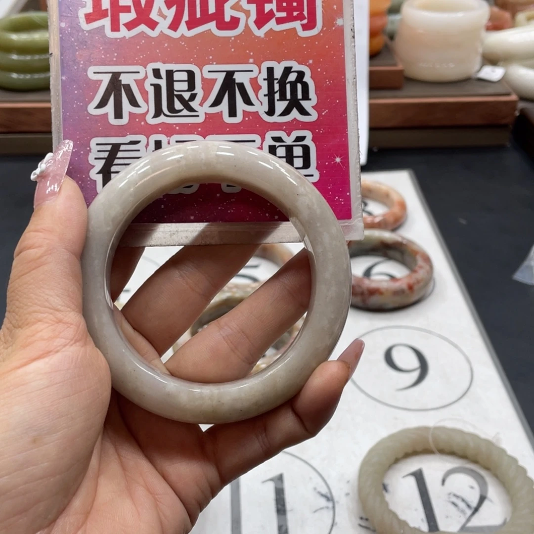 灵***清石英质玉未镶嵌手镯