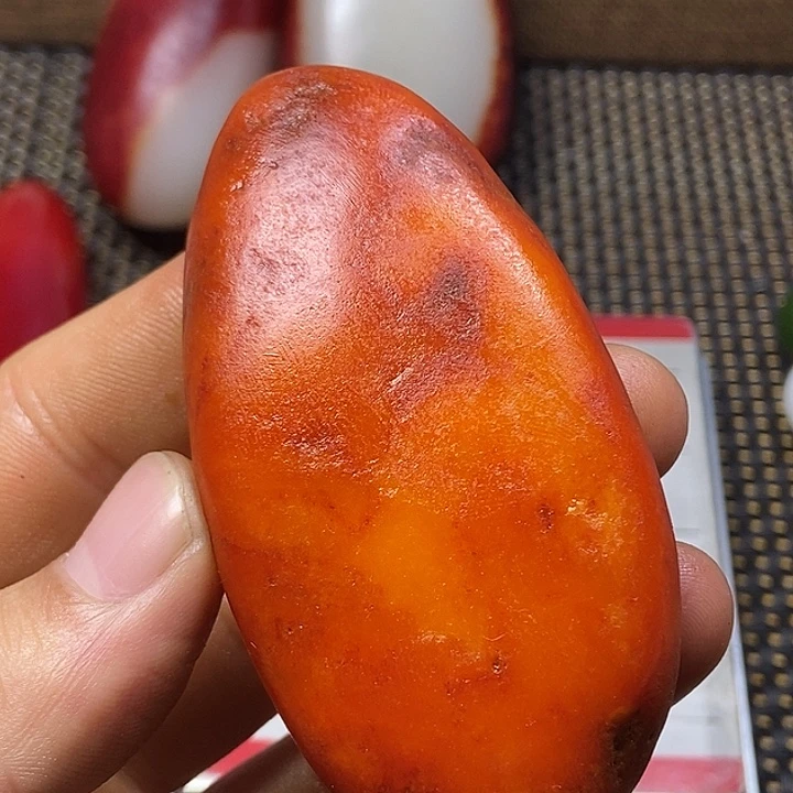 和田玉未镶嵌把件