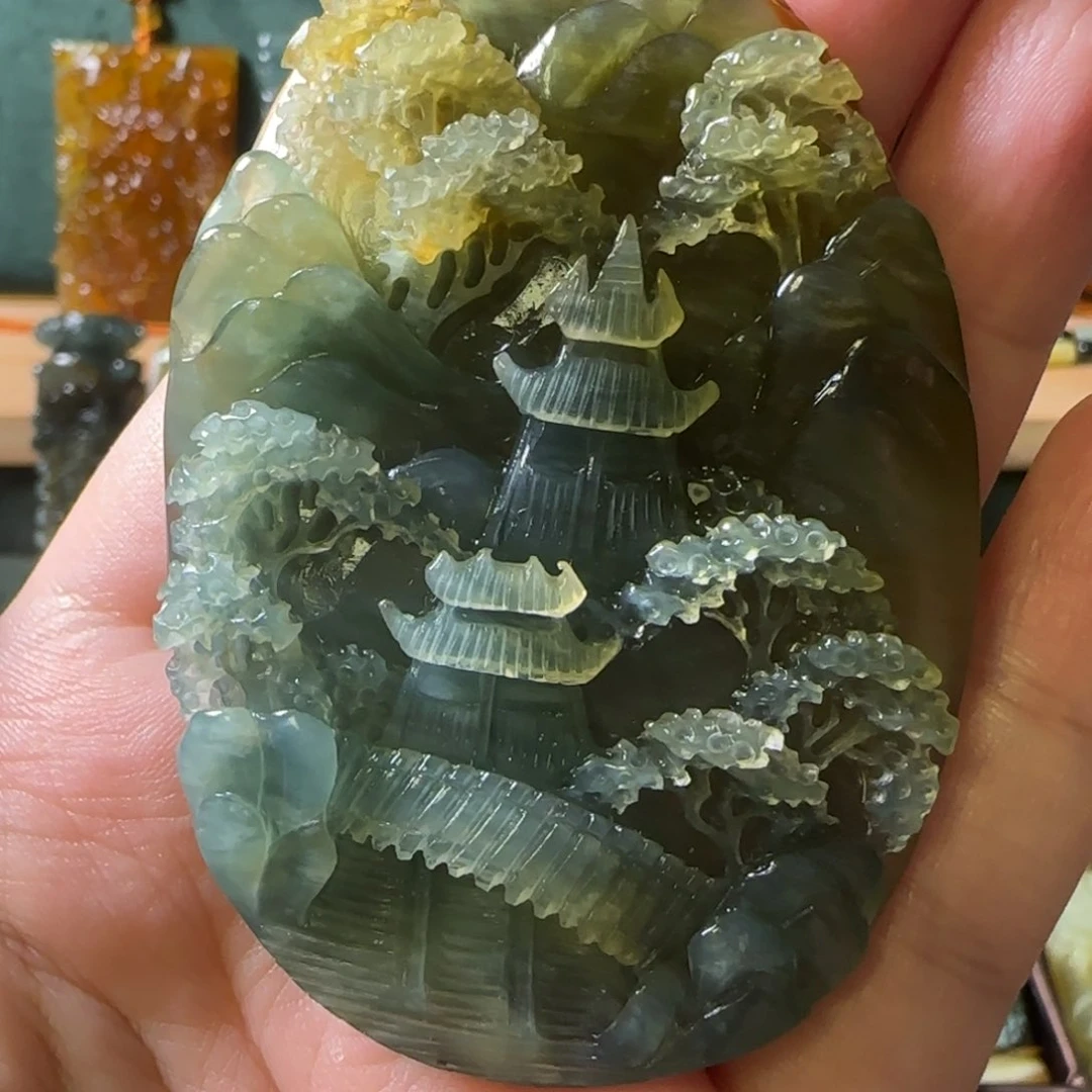 蛇纹石玉颈饰合金