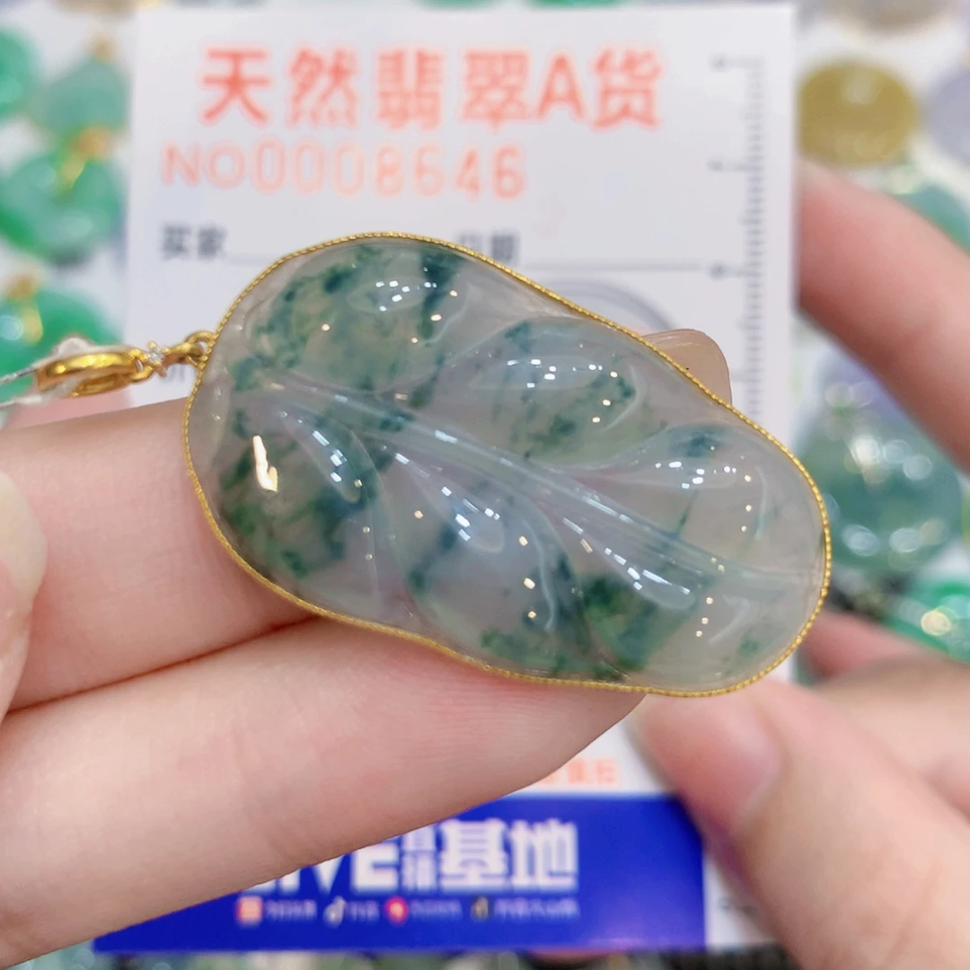 翡翠18K金镶嵌颈饰叶子