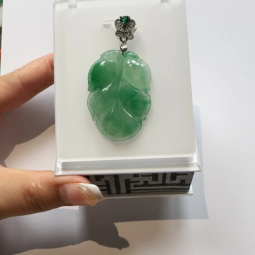 石英质玉（非洲翠）未镶嵌颈饰雏*·