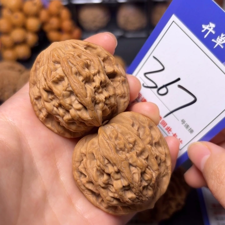 文玩核桃把件43虎头367全