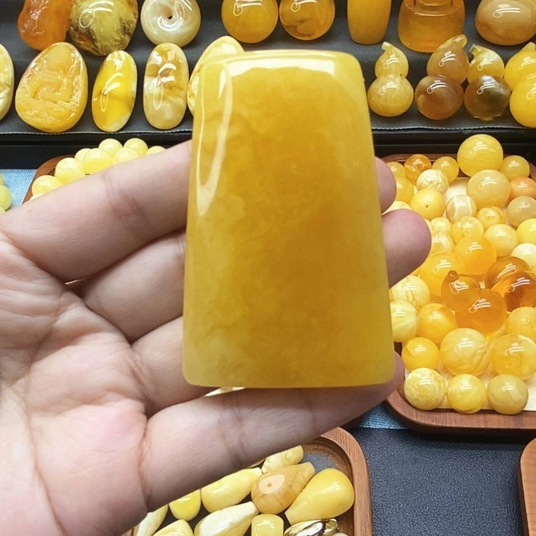 琥珀未镶嵌颈饰天然蜜蜡
