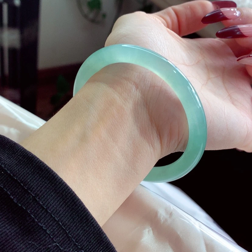 【闪购商品】翡翠手镯未镶嵌54.3 美人条冰绿 灵