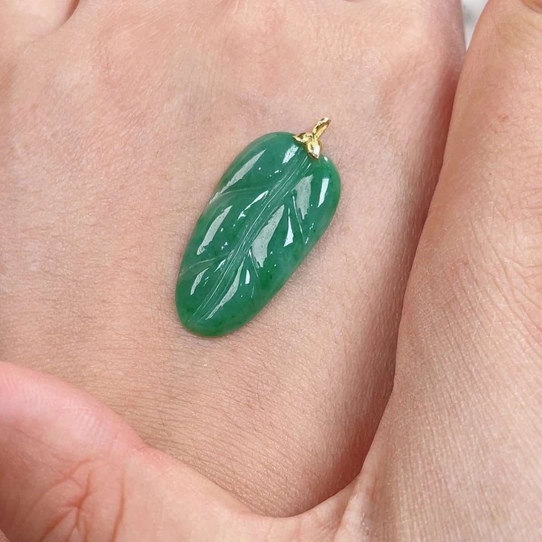 翡翠18K金镶嵌颈饰叶子