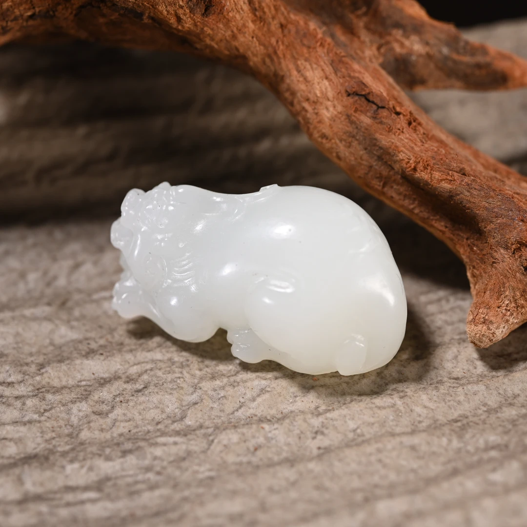 LOT8821 和田玉貔貅挂件/保利