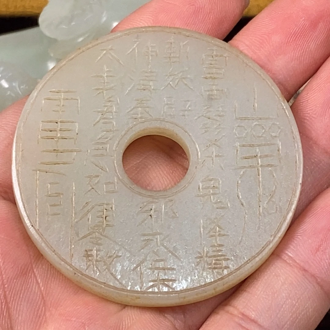 寅****非常精美的脖挂件