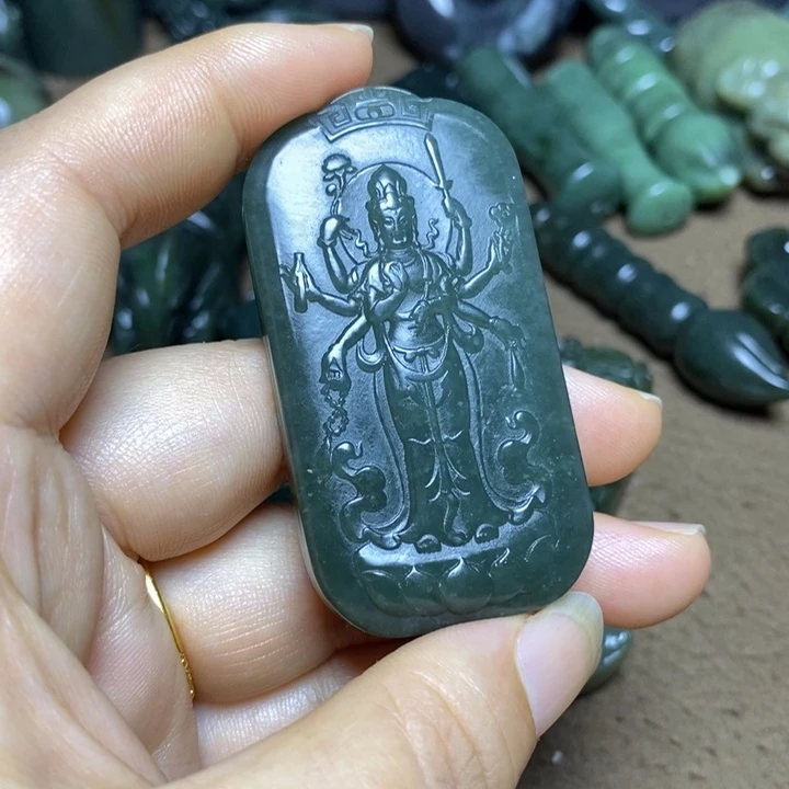 颈饰未镶嵌和田玉