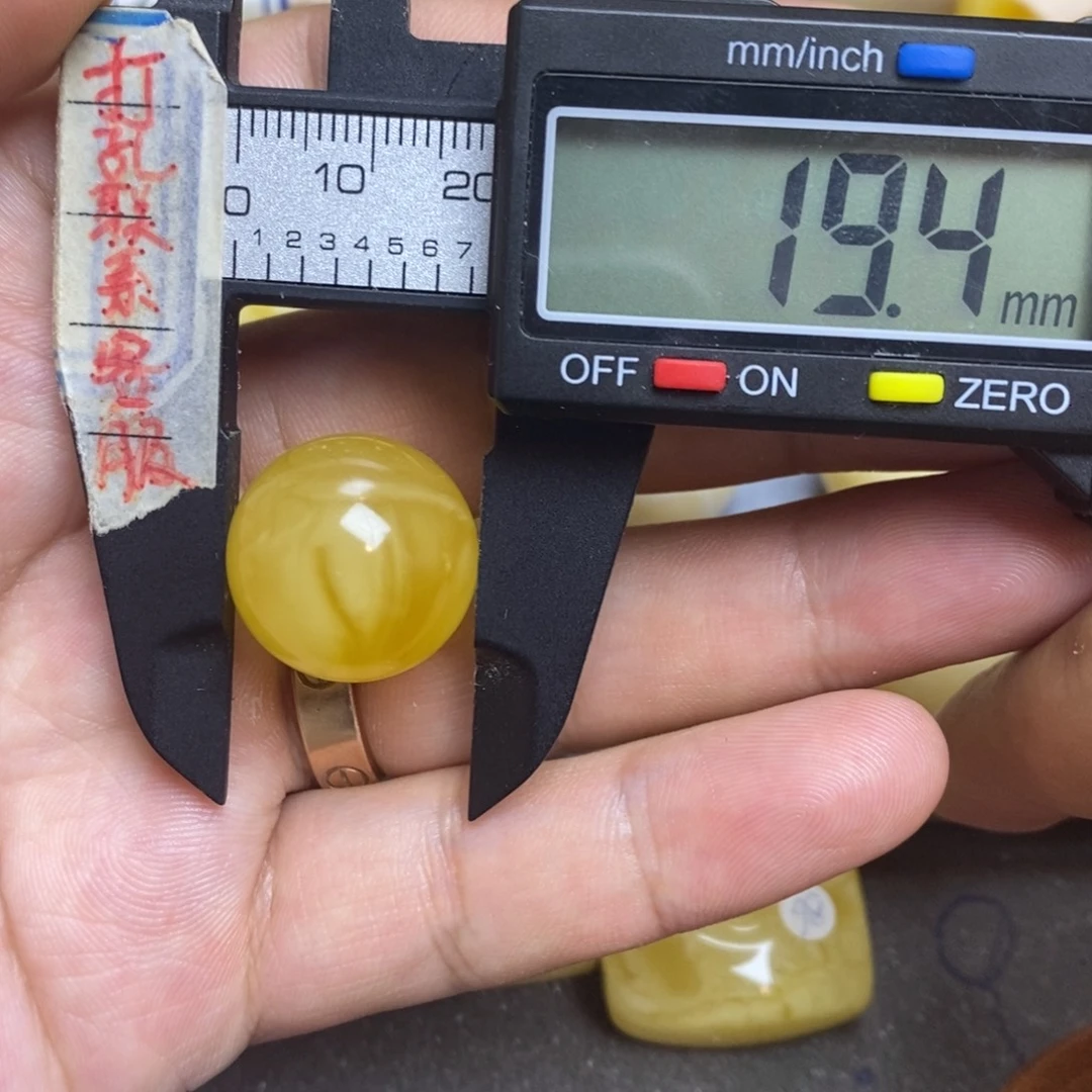 裸石蜜蜡未镶嵌19.4瑕疵圆珠默认直发