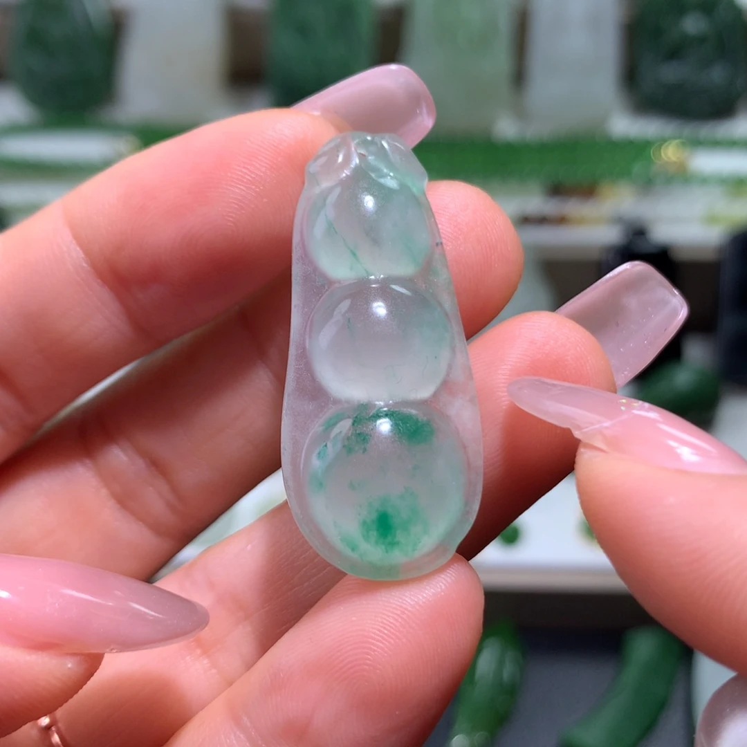 颈饰未镶嵌石英岩玉挂件