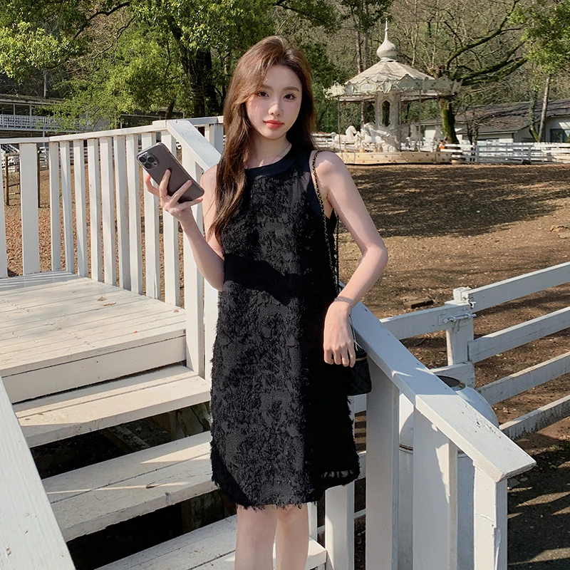 巨好看无袖连衣裙女夏2025新款法式小黑裙赫本风高级感小个子短裙