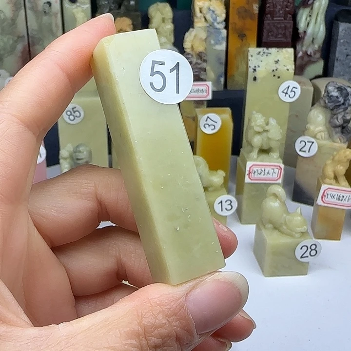 青田石51号章有一处皮丝