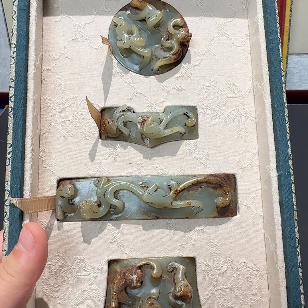 浮***云和田玉未镶嵌挂件