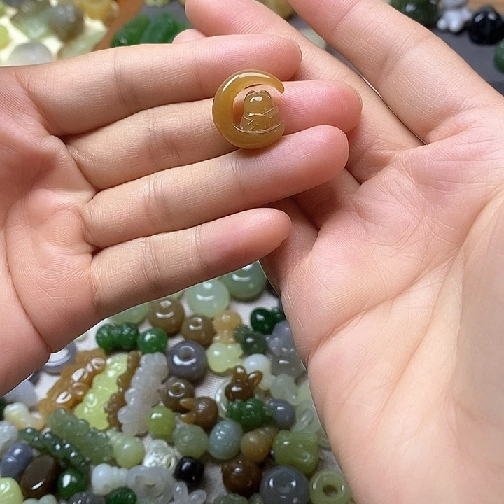 未镶嵌和田玉挂件月亮