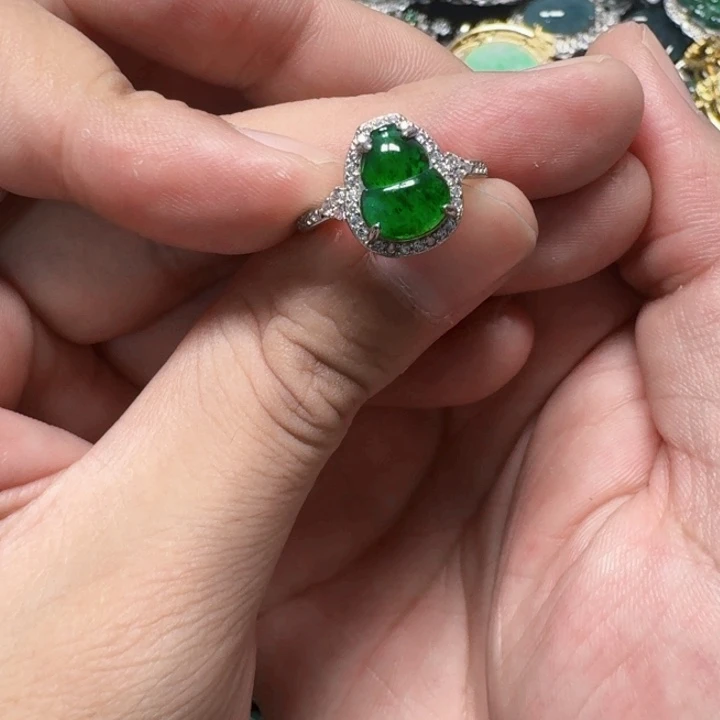 翡翠未镶嵌颈饰天然A货翡翠放漏