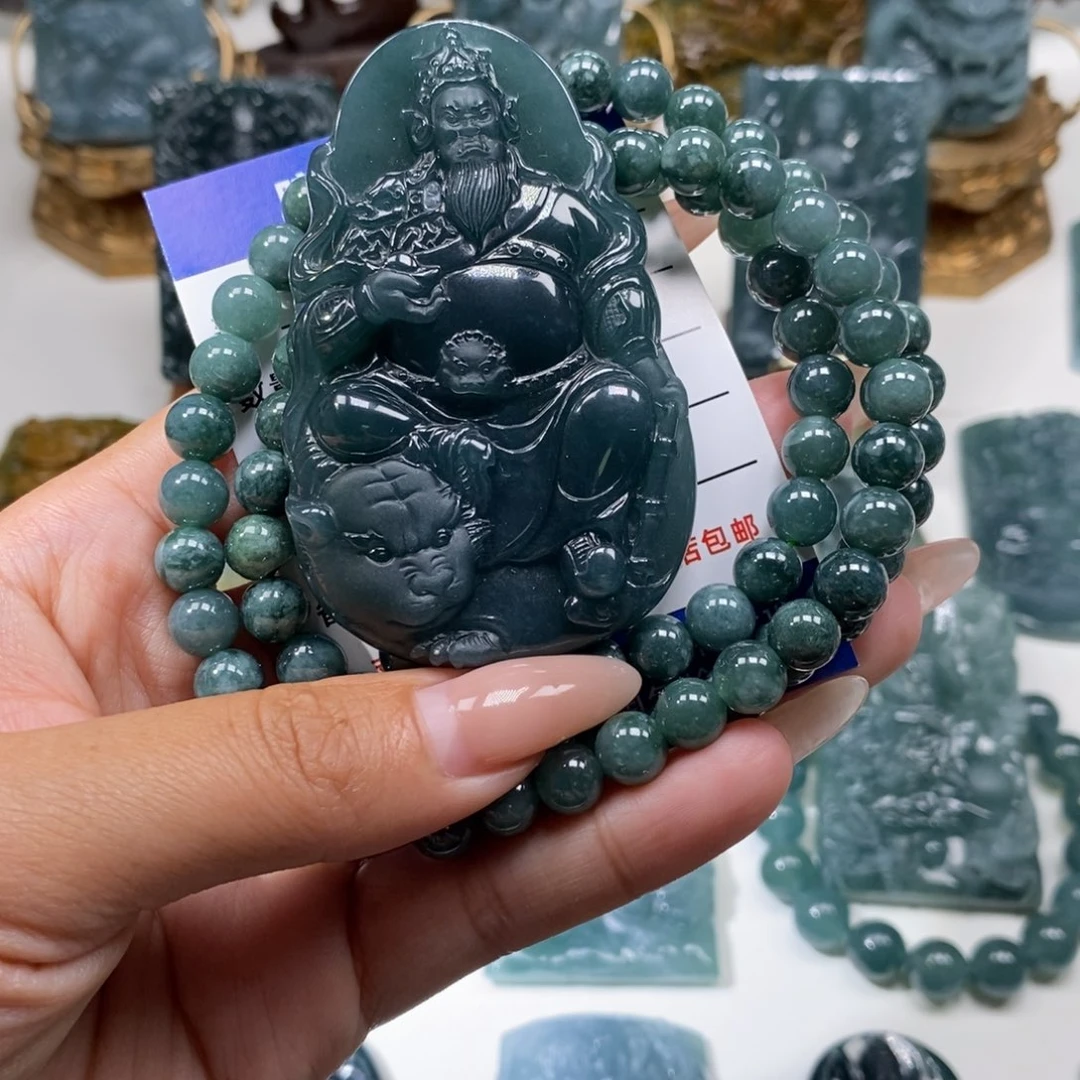 翡翠未镶嵌颈饰霸*