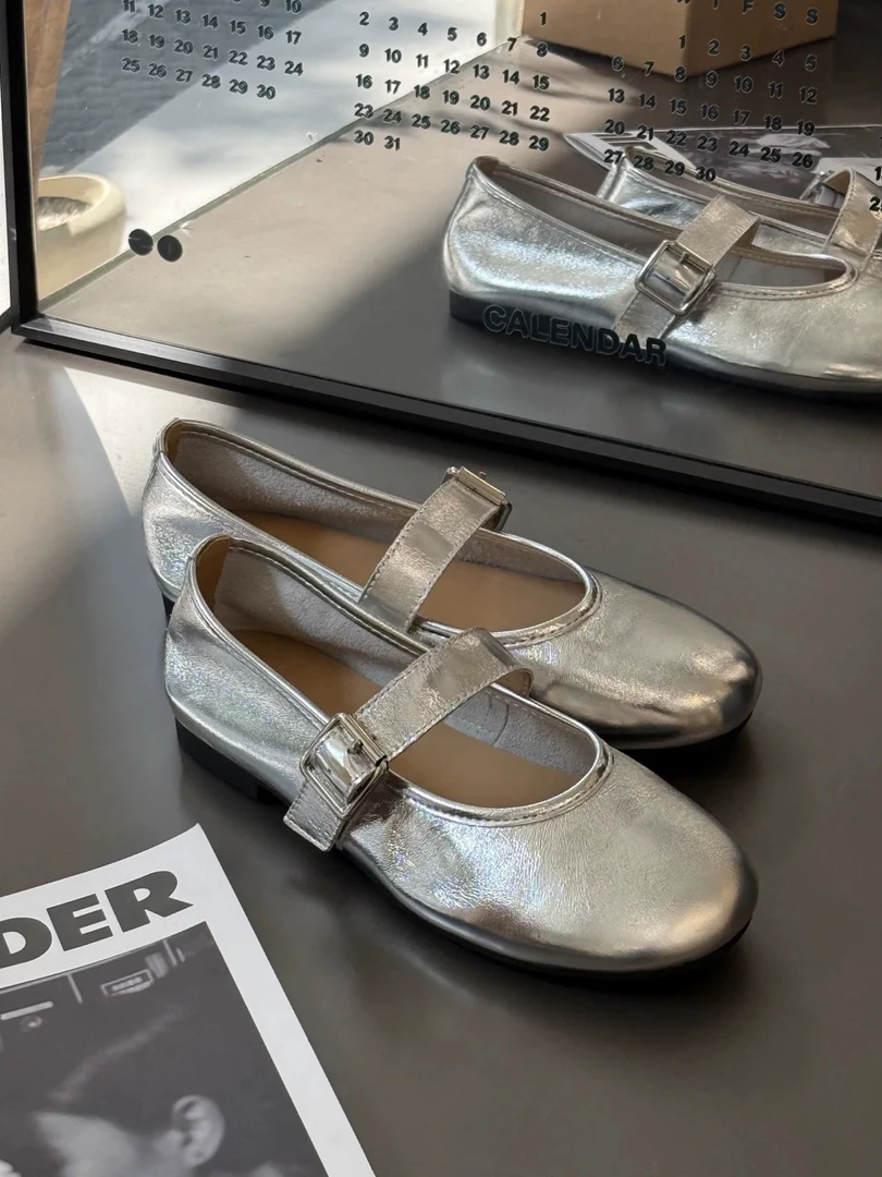 SUSU 复古百搭软底圆头平底单鞋女 8829 桌下